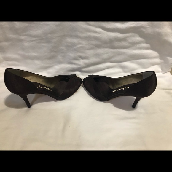( SOLD ) NINA BROWN SATIN DRESS SHOES. EUC - Picture 3 of 7